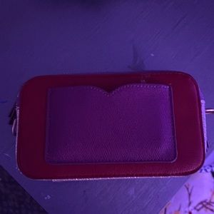 A cross body wallet/purse has 2 zippers and is spacious